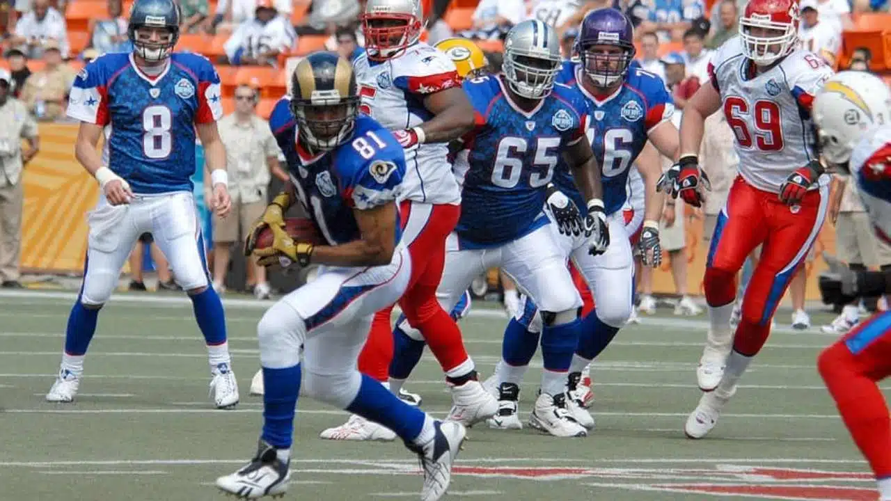 Best Streaming Services for NFL / 1