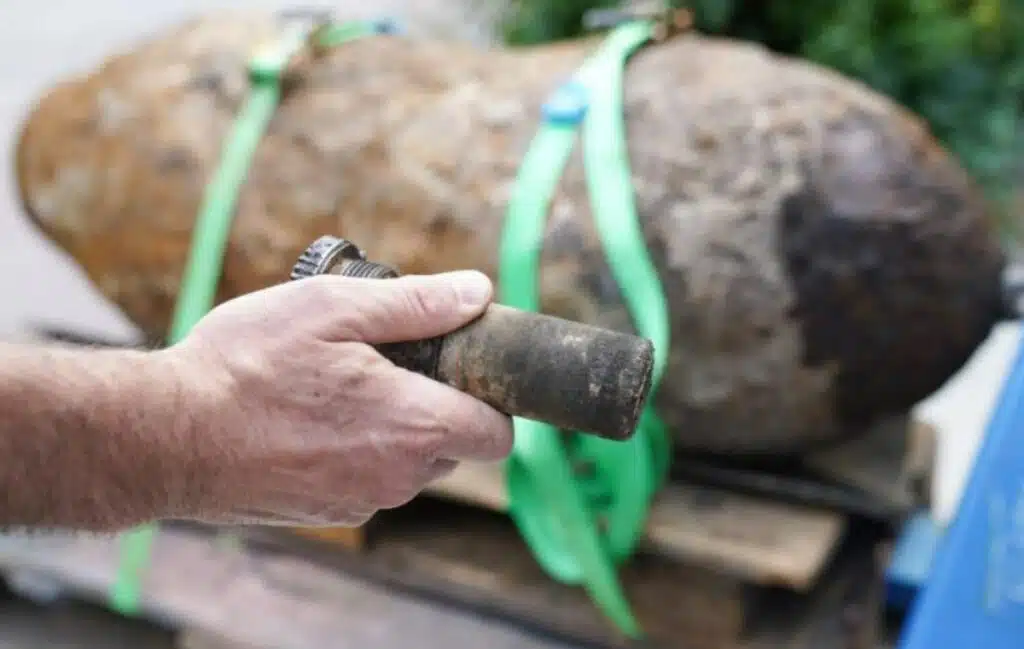 Bomb dating from World War II killed one man and wounded another in Ostrava