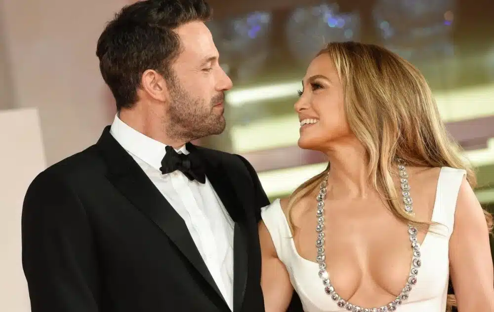 Jennifer Lopez Re-engaged to Affleck