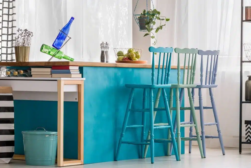 Refinish Furniture with Spray Paint