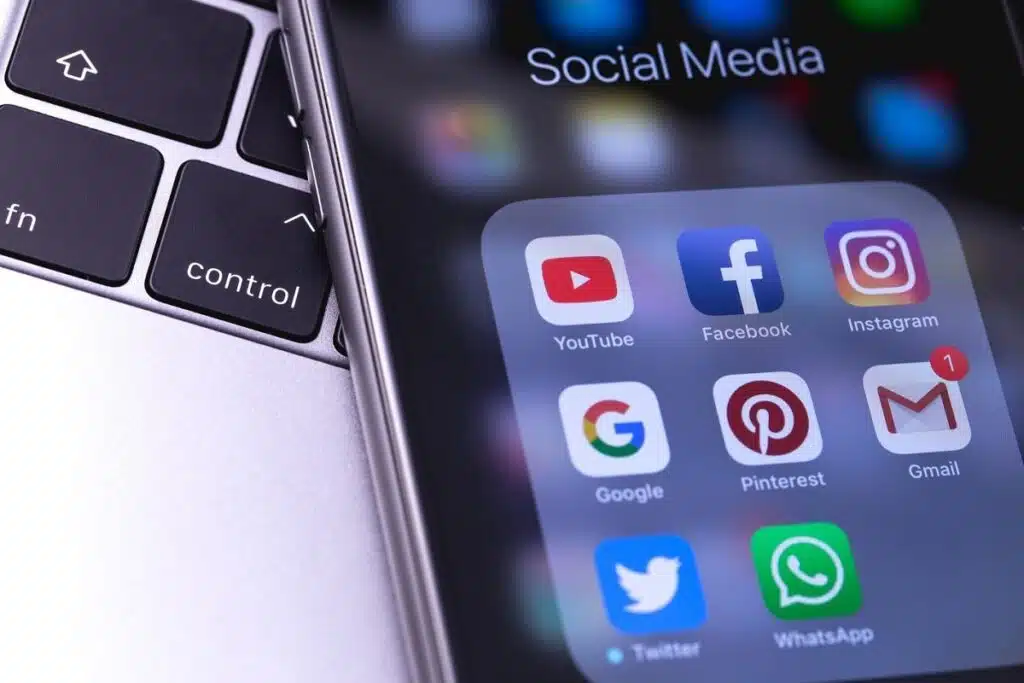 email signature on your iPhone