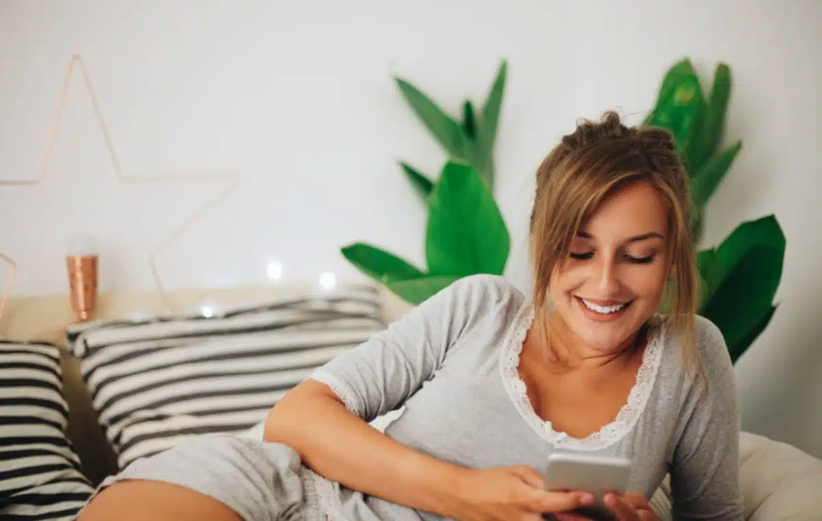 How do you show romance in a long distance relationship?