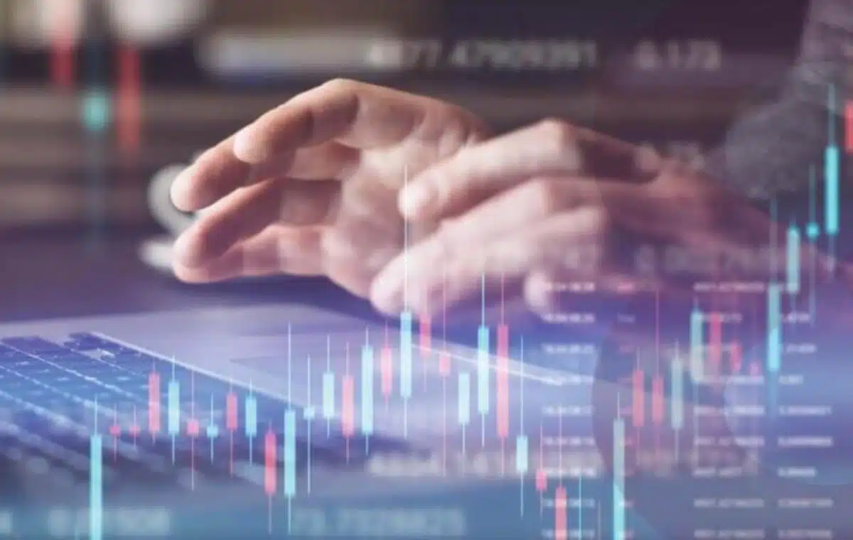 How can I use VPS hosting in MetaTrader?