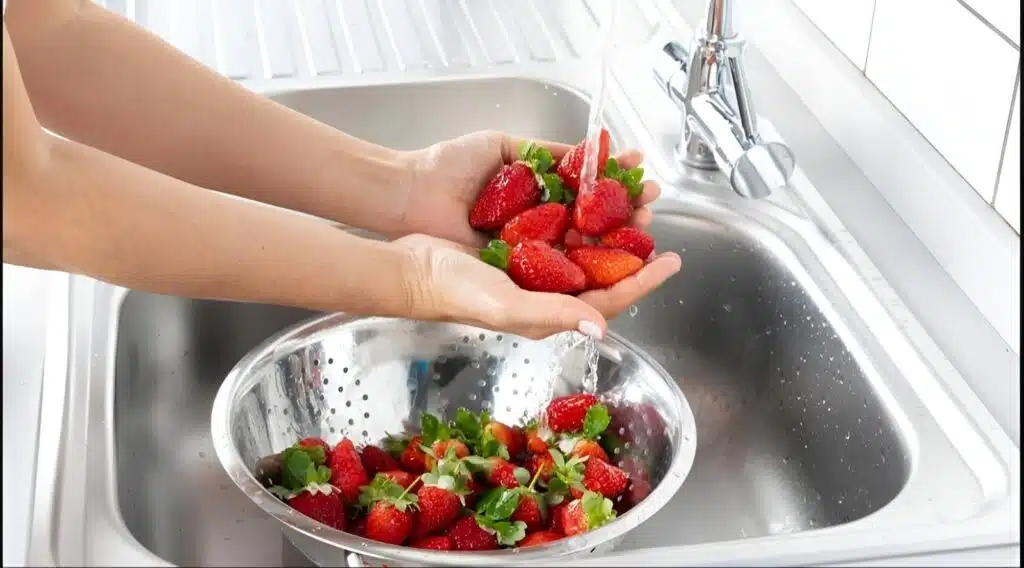 How to Clean Strawberries