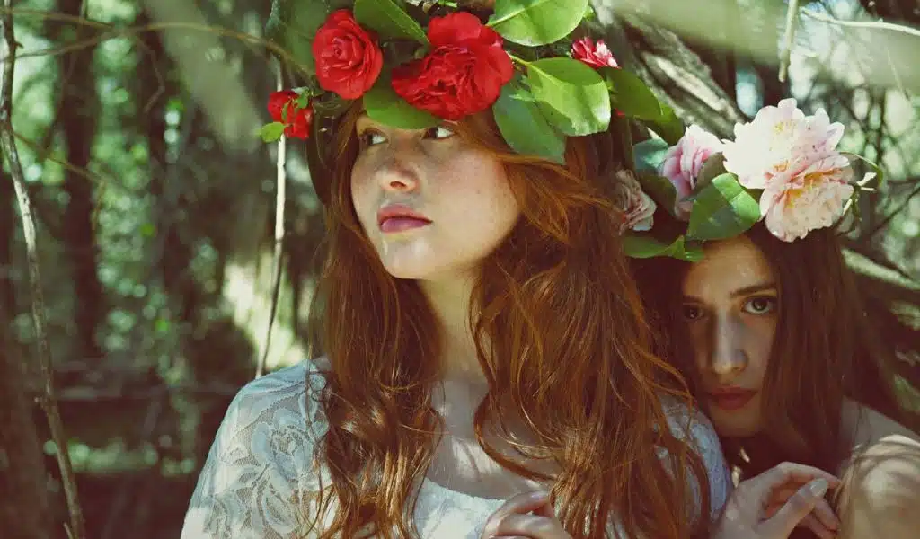 How to Make Friends in New Town?