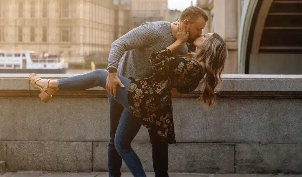 Modern Singles Looking for Romantic Relationships