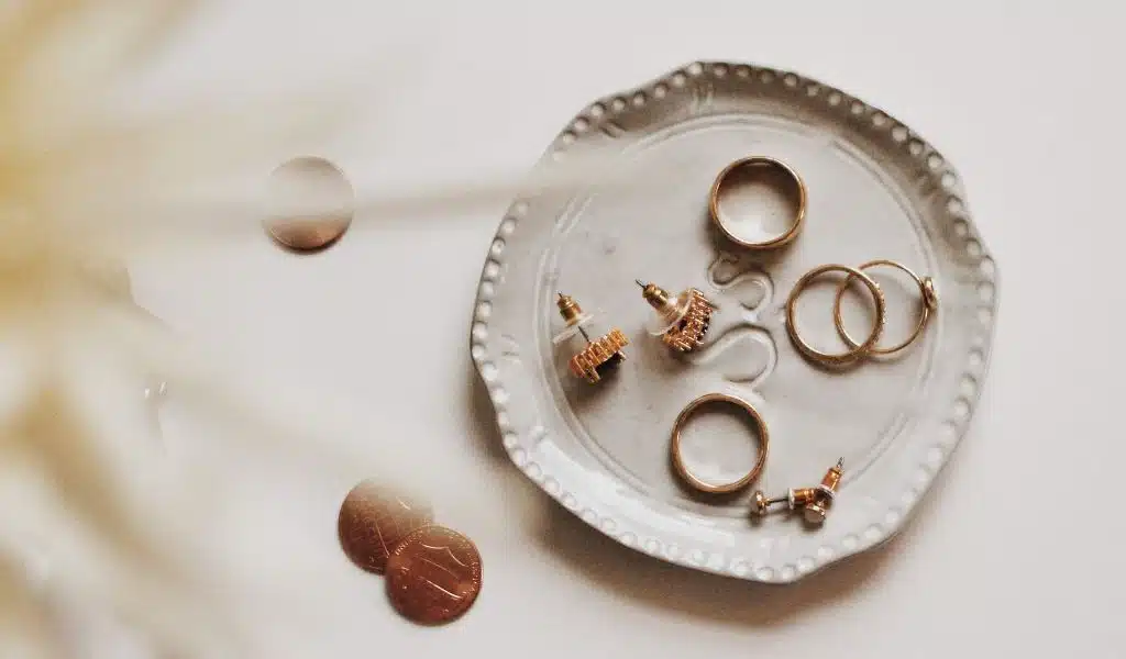 How to Clean Silver and Gold Jewelry