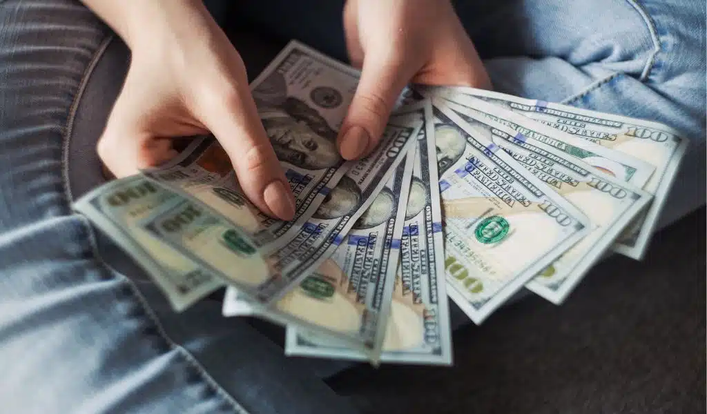 Make Money While Travel the World