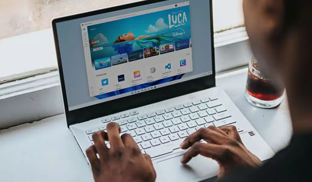 Microsoft introduces iMessage to Windows 11