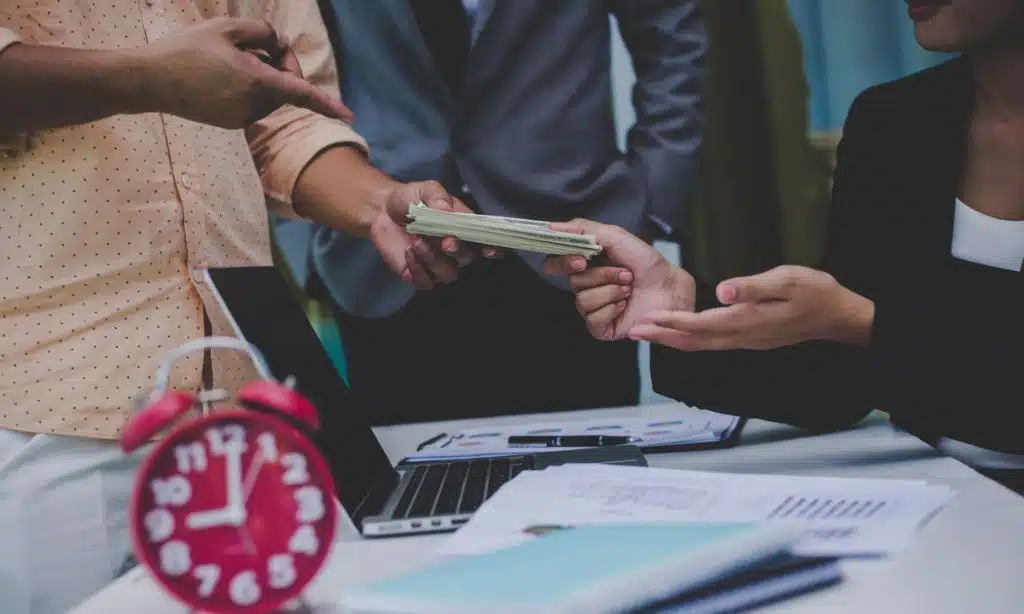 Advantages of Using Merchant Cash Advance Blursoft