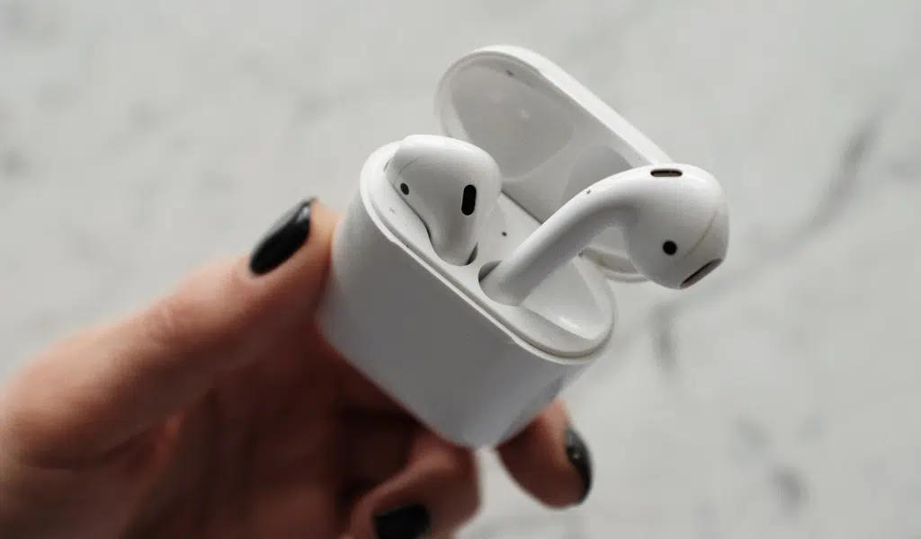 Charging Airpods