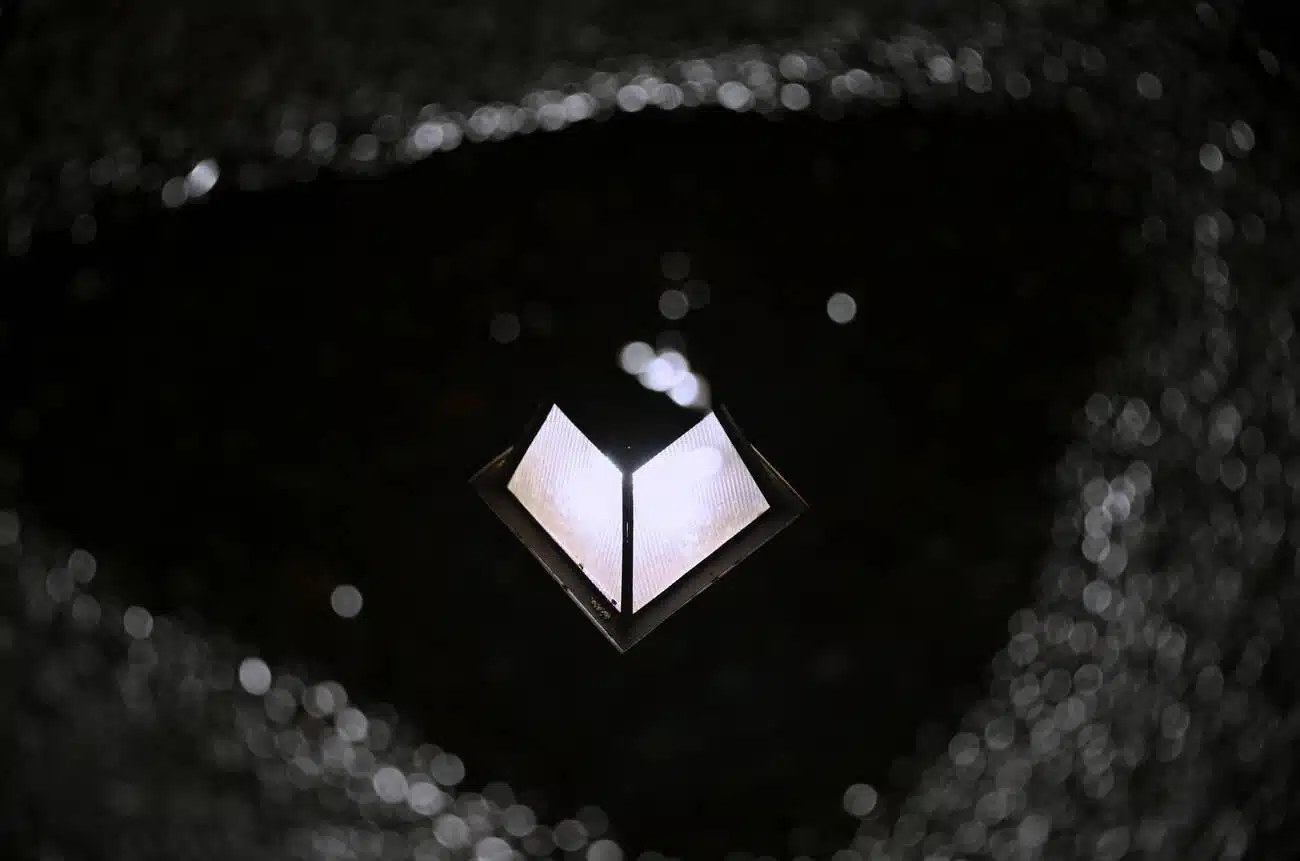 lantern mirror image