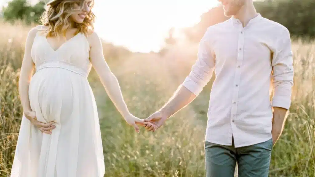 How to Make a Pregnant Woman Fall in Love