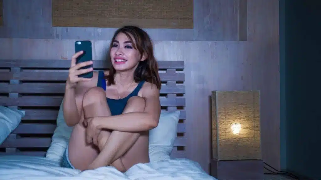 How to Make a Man Fall in Love with You on WhatsApp