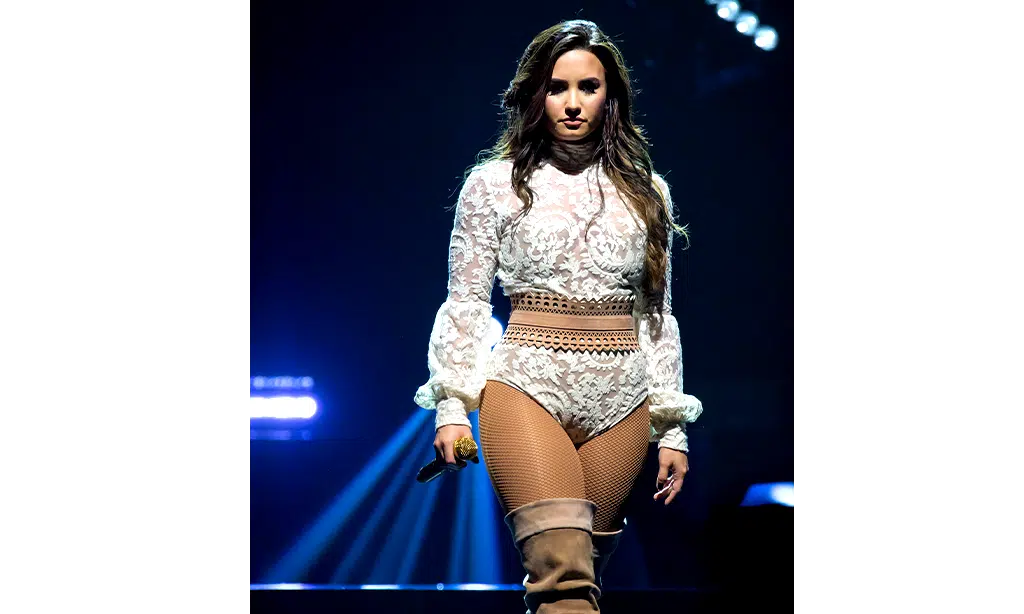 demi lovato hot boobs