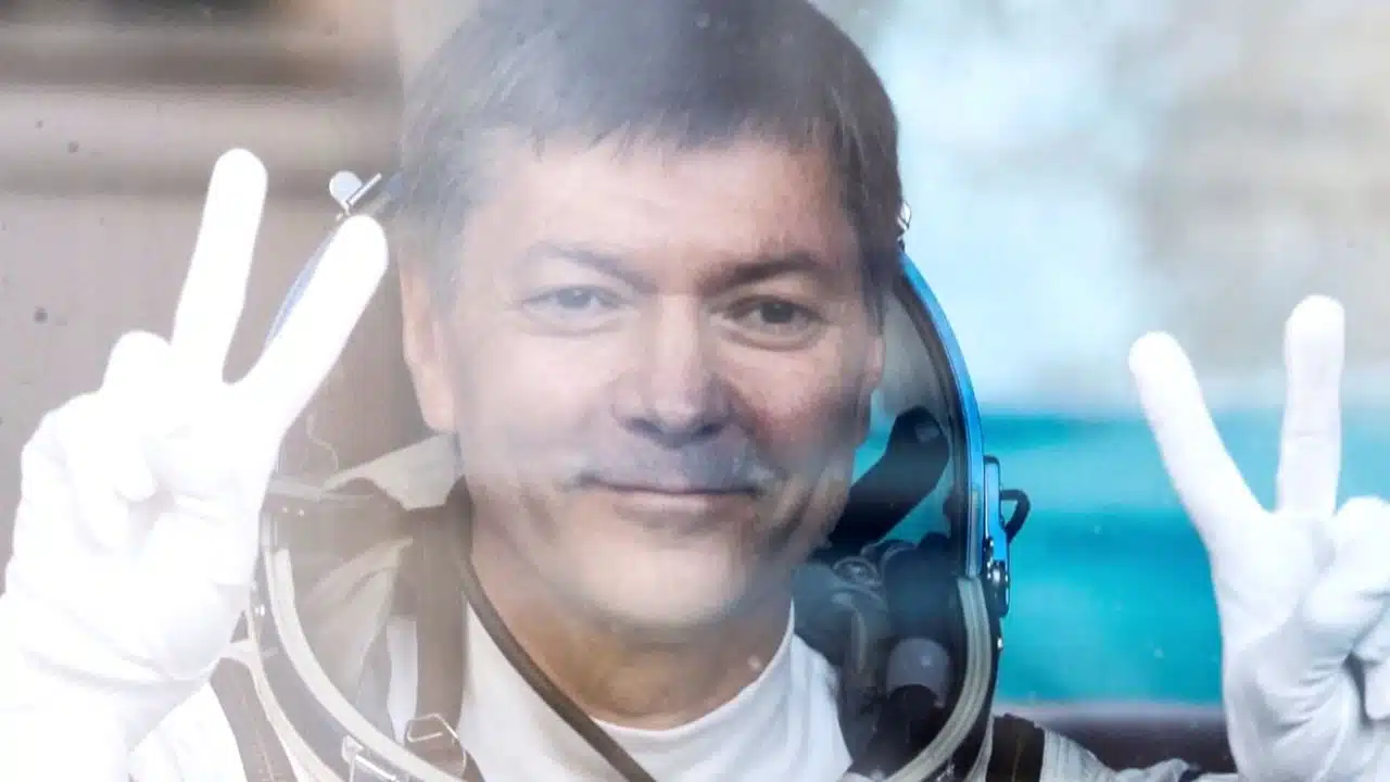 Russian Astronaut 879 Days Orbit Record