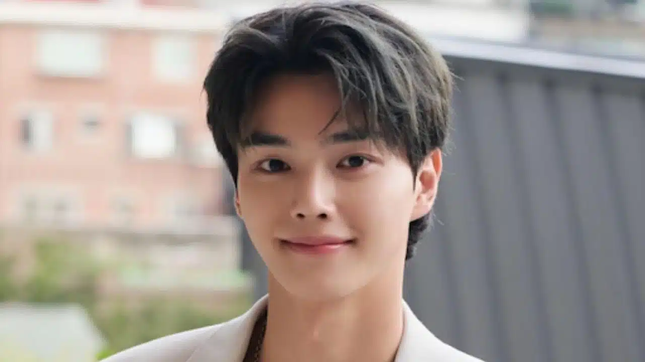 Song Kang celebrates his 30th birthday