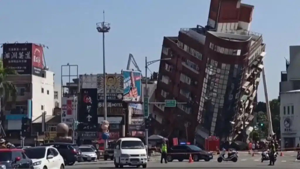 Taiwan Earthquake 4 Dead Strongest in 25 Years