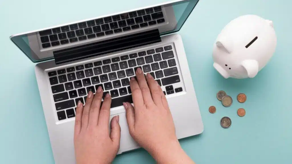 How to Save Money When Buying a Laptop