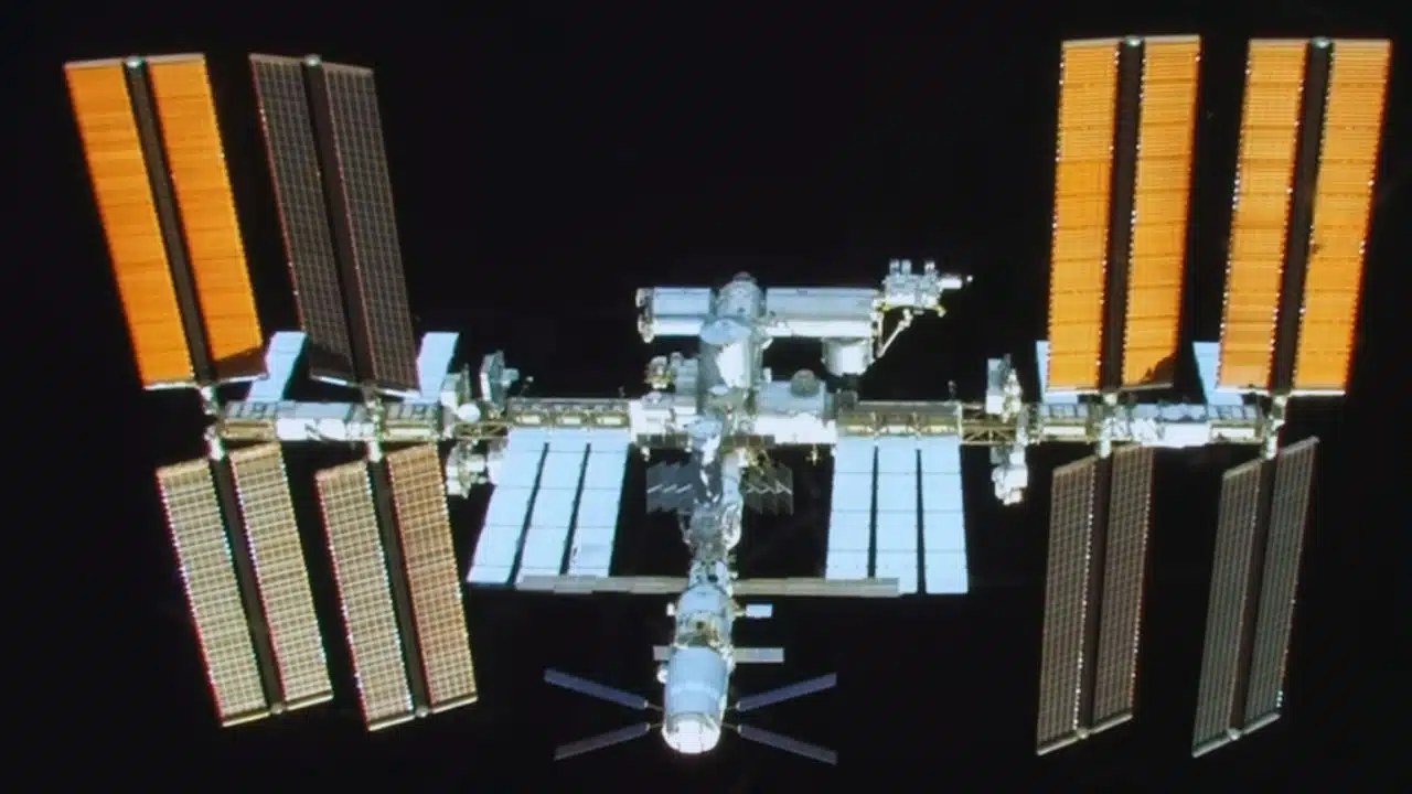 ISS Emergency Astronauts Shelter Debris