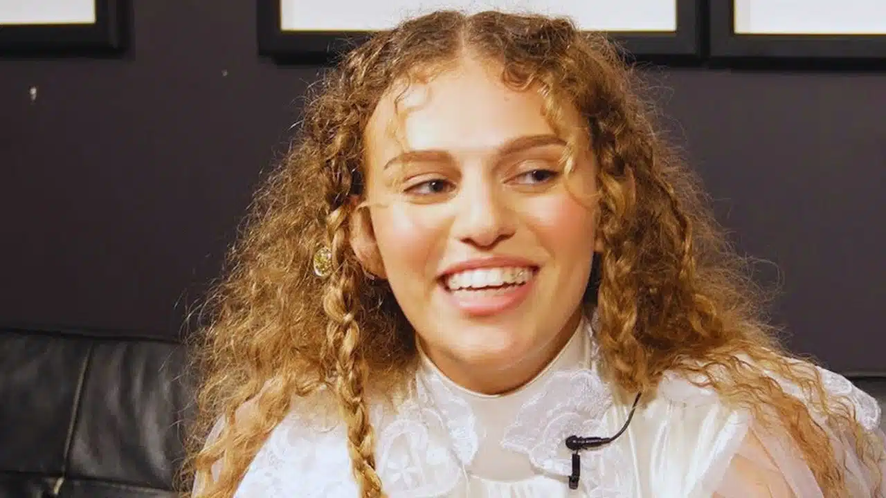 coldplay glastonbury 2024 elyanna performance