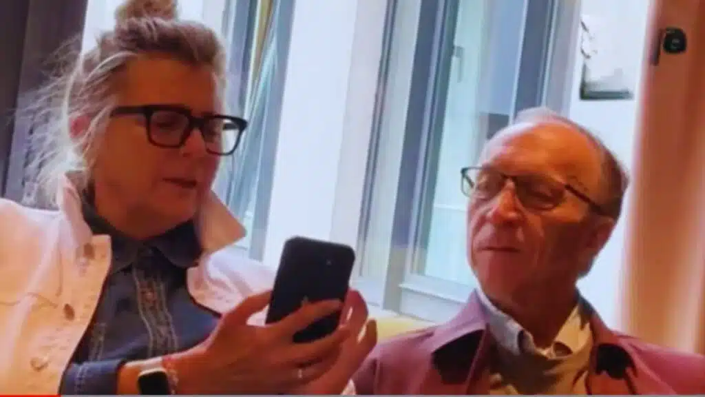 Nikki Glaser Mom Apologizes Julia Roberts