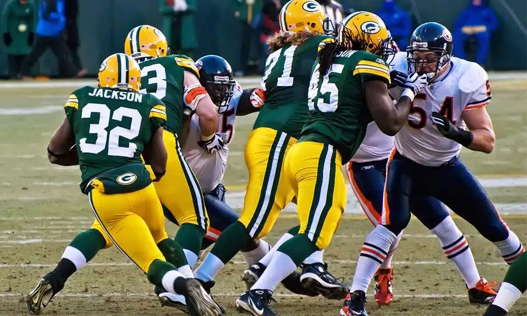 American football game featuring players