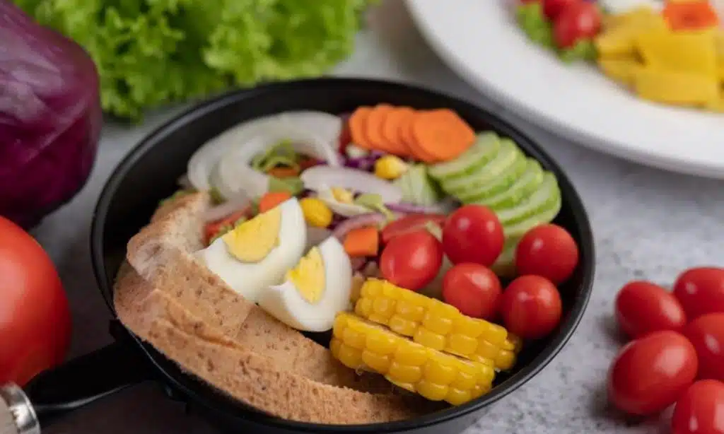 Microwave Egg and Vegetable Breakfast Bowl