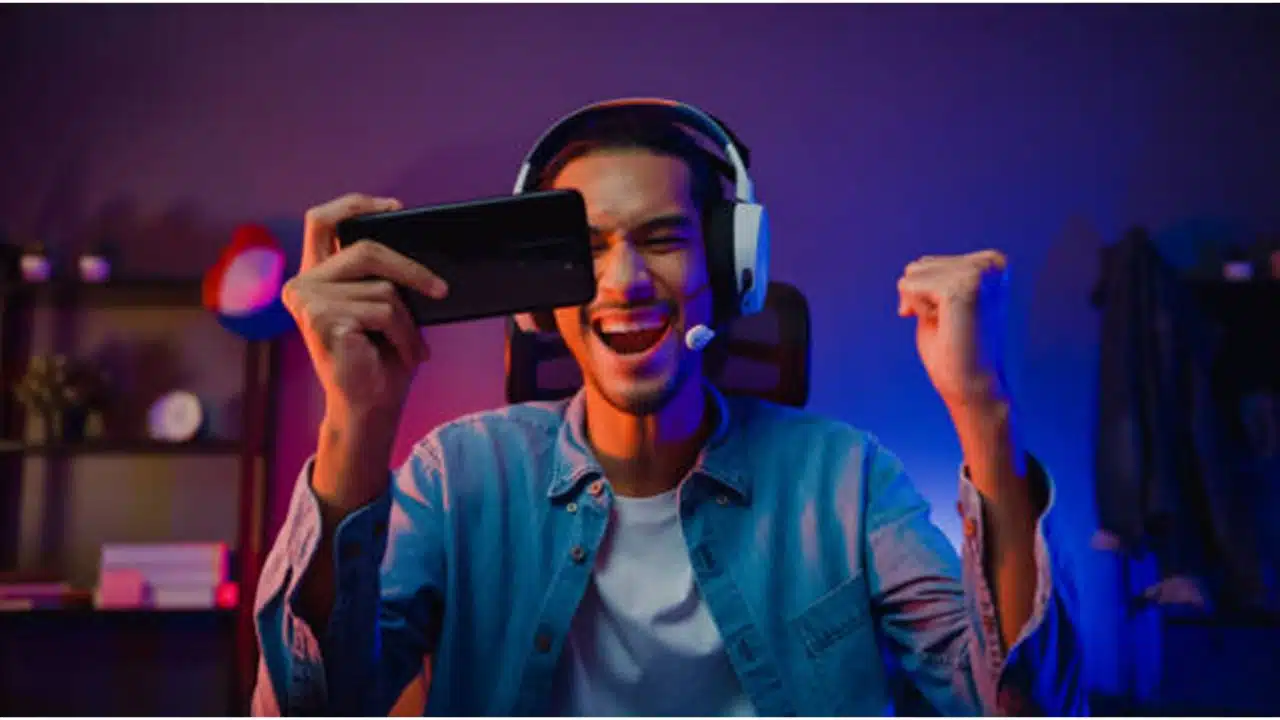 Online Gaming Social Lifeline