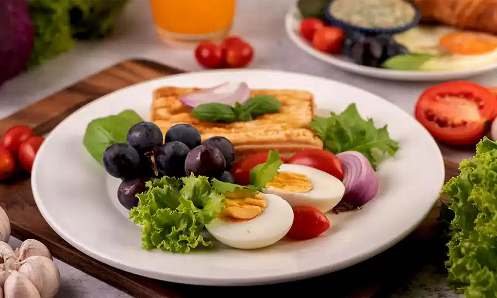 A healthy breakfast plate
