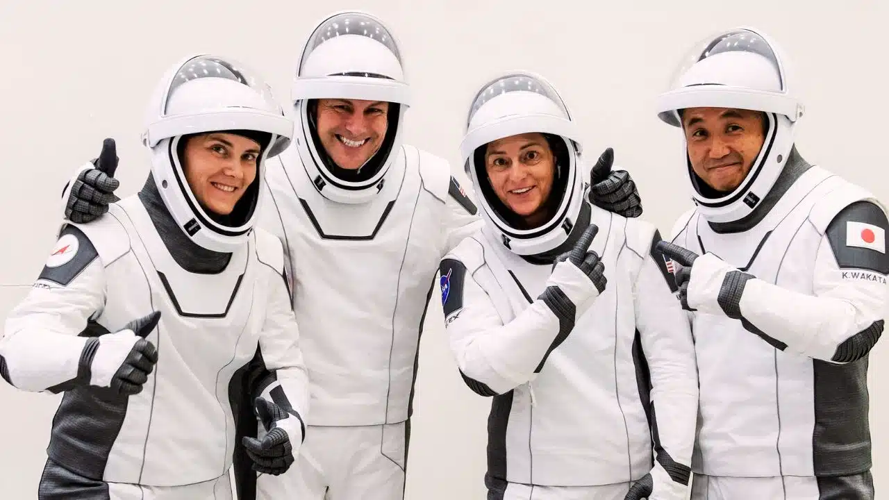 spacex crew returns historic 5 day commercial spacewalk