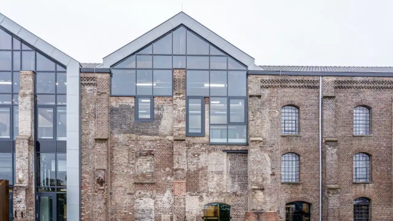 6 Ways Commercial Restoration Save Business