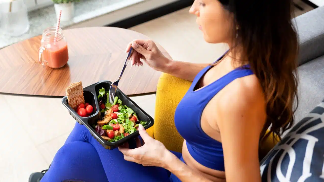 Effective Ways to Eat Less and Feel Full Longer for a Slimmer