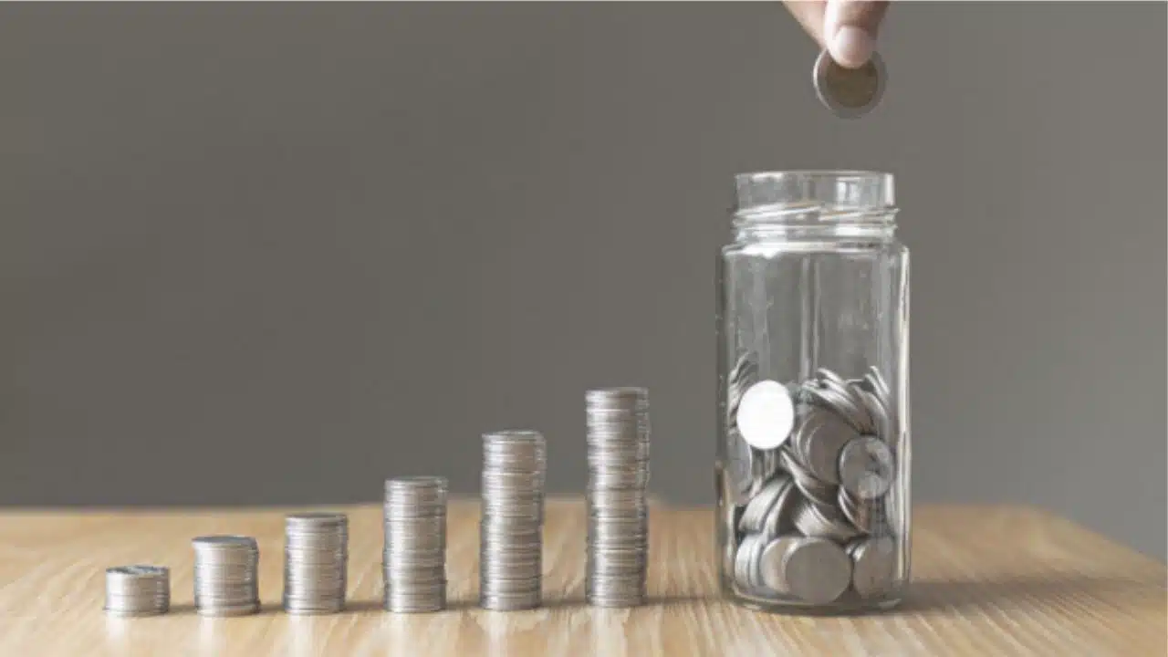 How to Monitor and Manage Savings Account