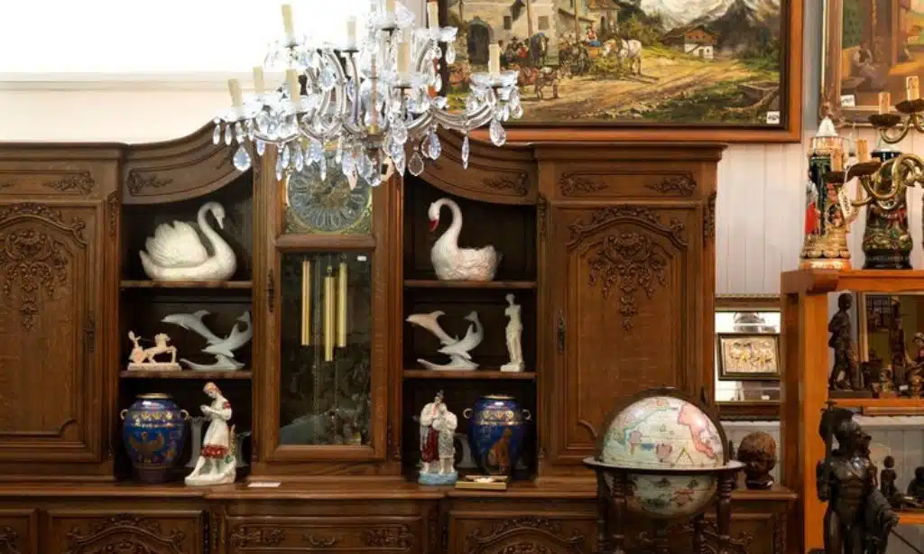 Vintage and Antique Decor