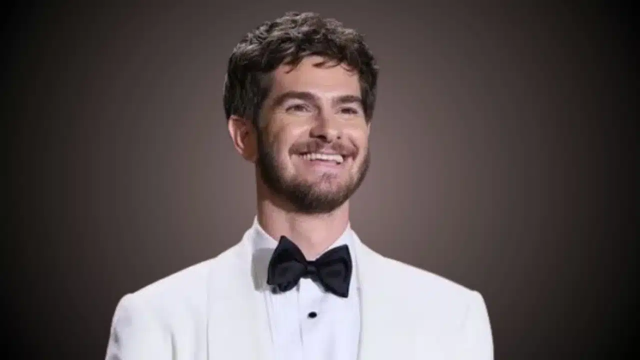 andrew garfield florence pugh awkward love scene