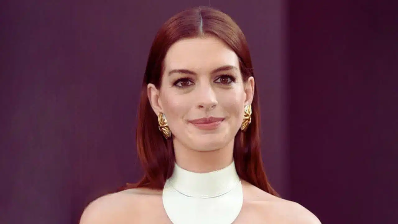 anne hathaway reacts to princess diaries 3 sequel