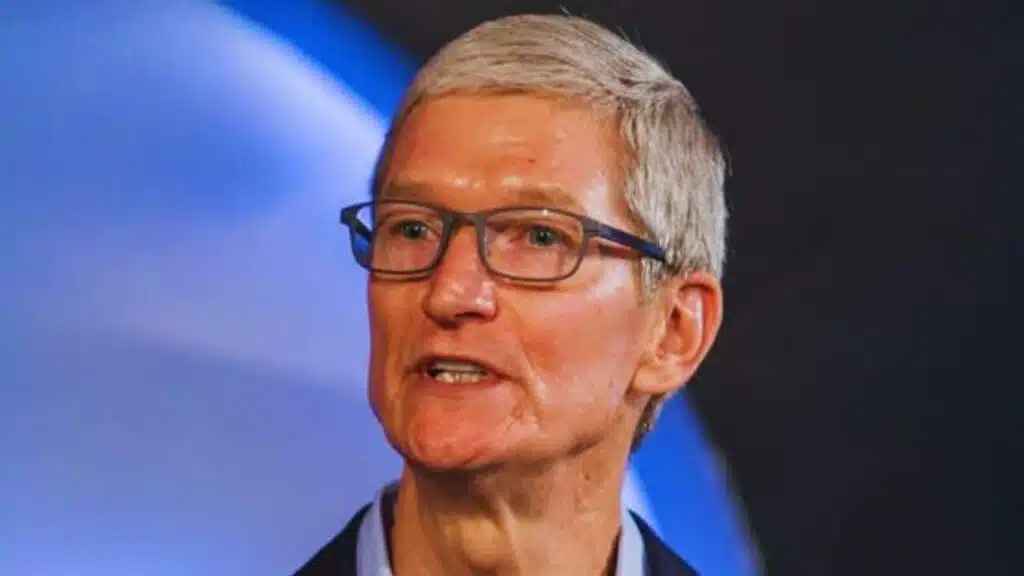 apple fans criticize tim cook message to trump