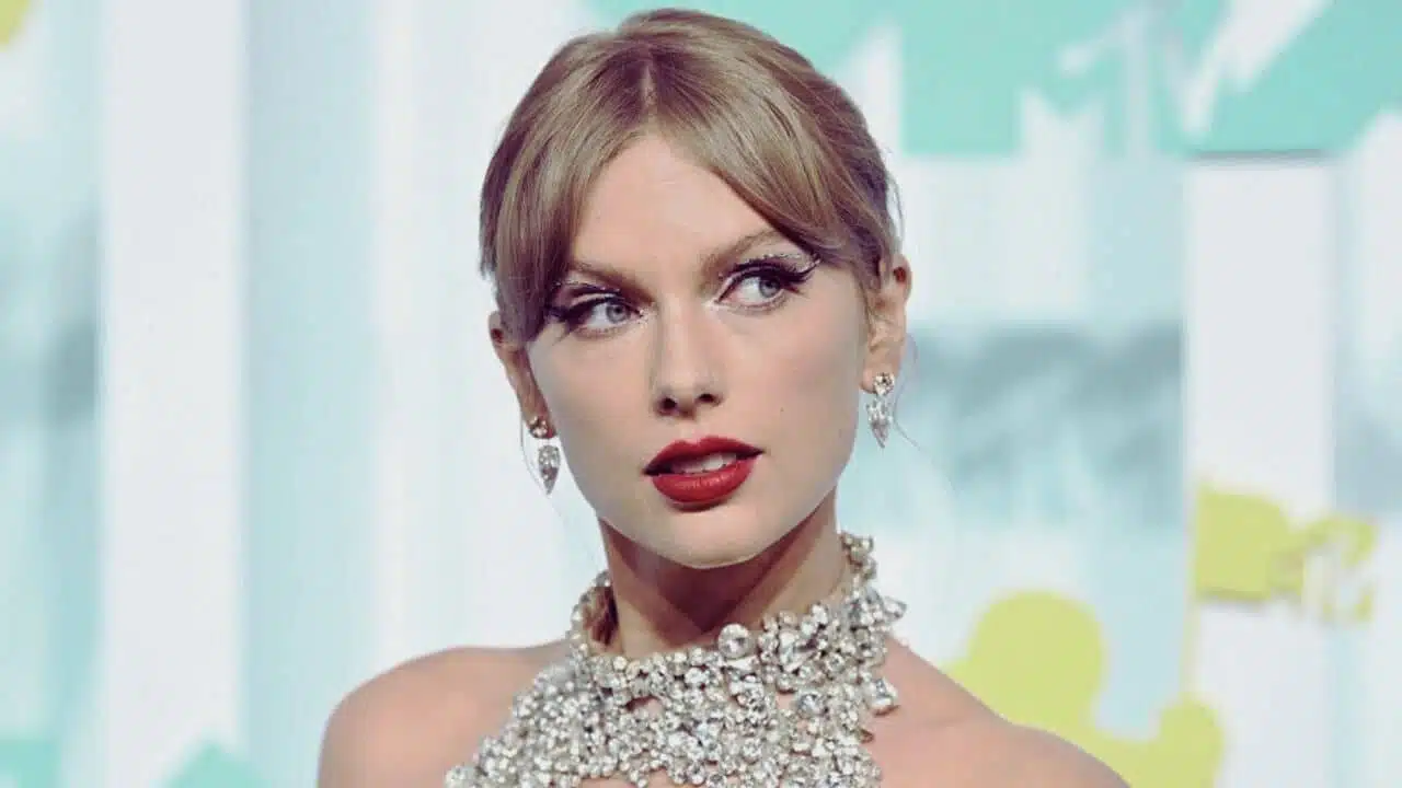 taylor swift calls for manners paparazzi security