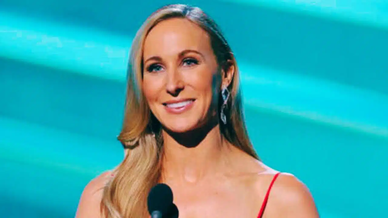 Nikki Glaser Delays Plastic Surgery