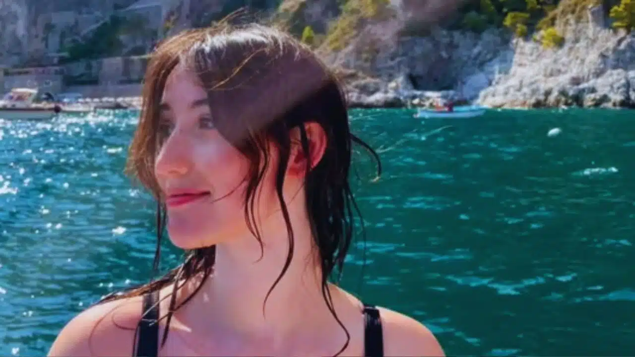 Who is Victoria Abbott