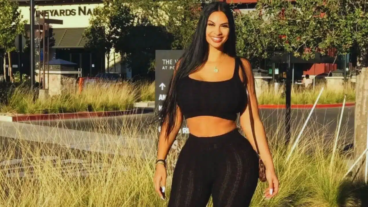 How Old Is Johanna Leia.