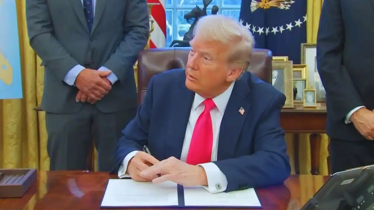 Trump Signs Executive Order Making English the Official US Language