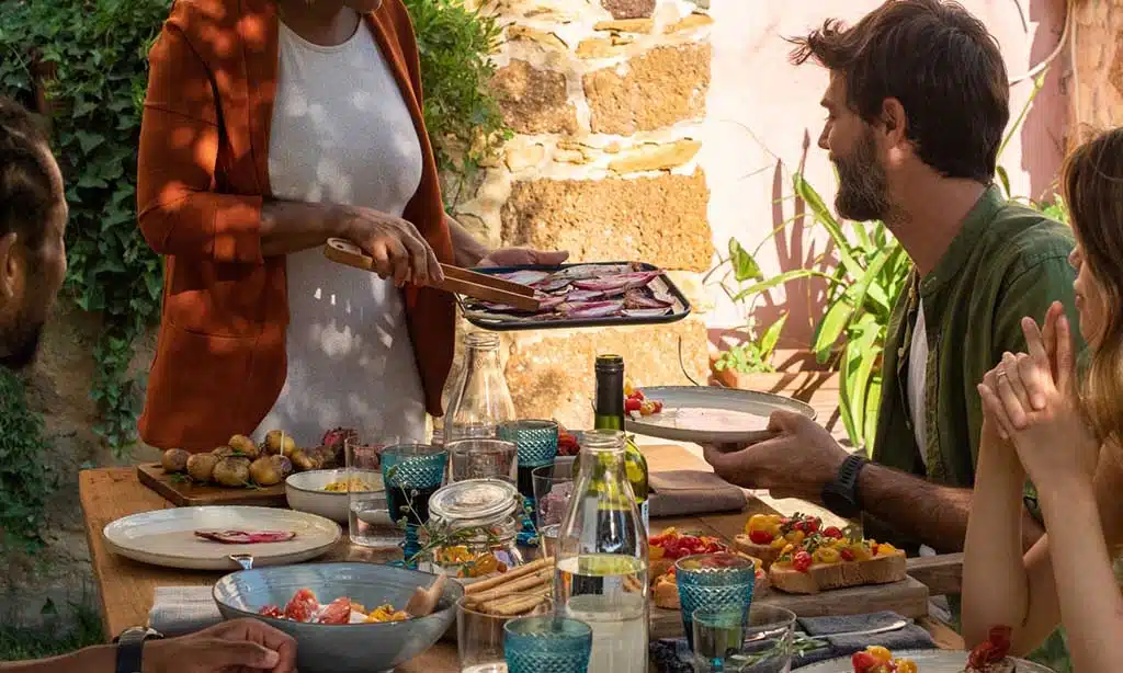 What is Farm-to-Table Dining