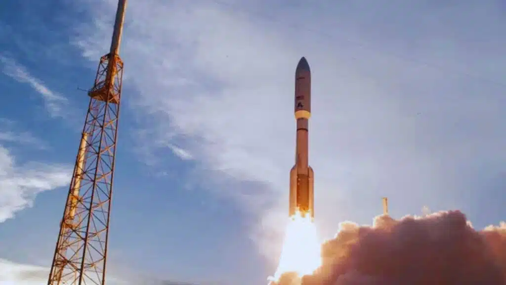 Amazon to Launch Starlink-Rival Satellites