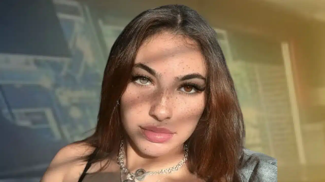 How Tall is Ash Kaash