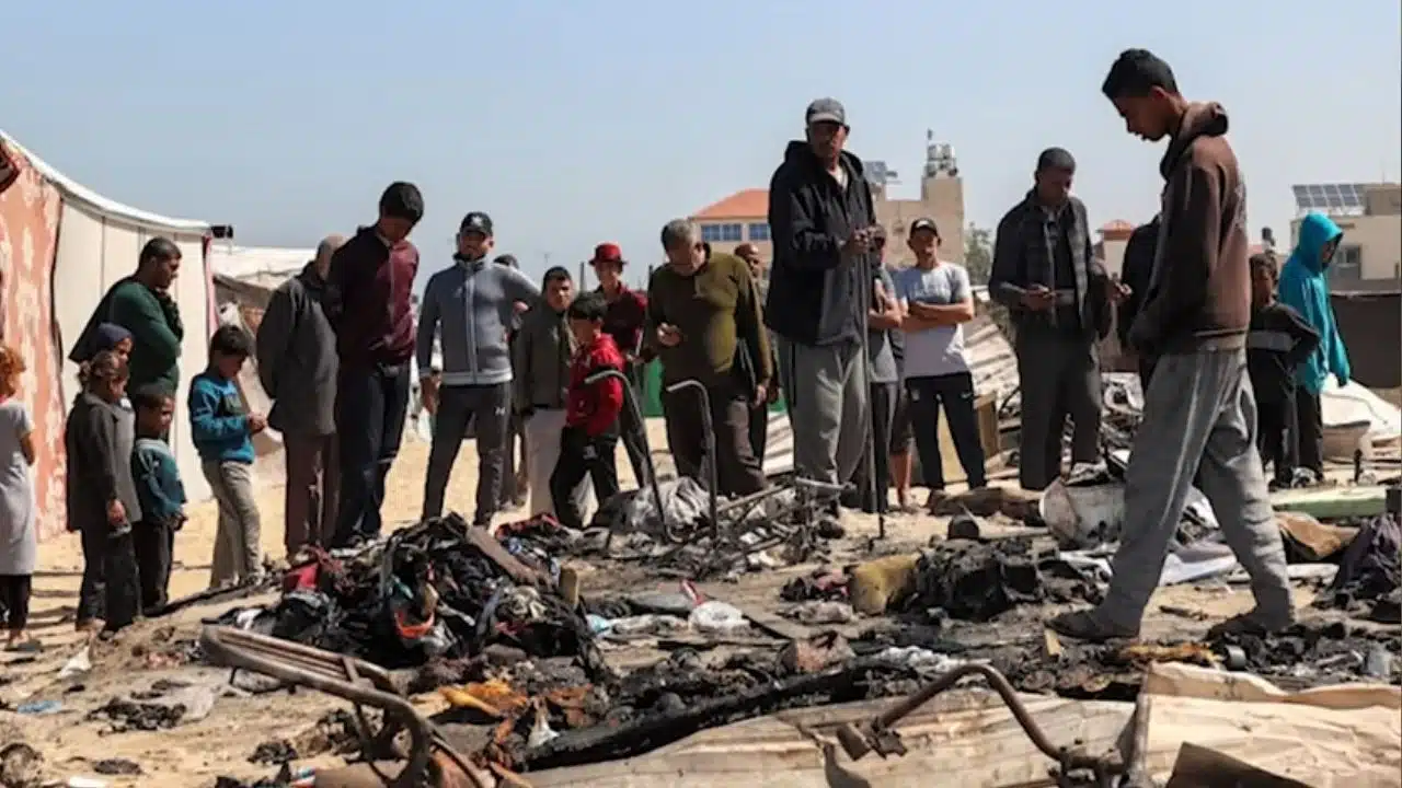 Israeli Airstrikes Kill Displaced Palestinians in Gaza