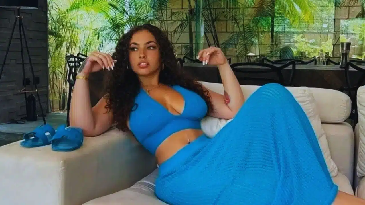 Why Is Ash Kaashh So Popular