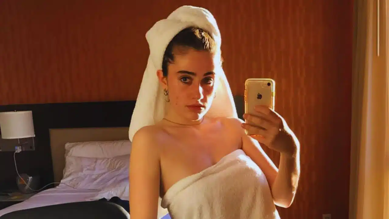 How Tall is Rachel Sennott