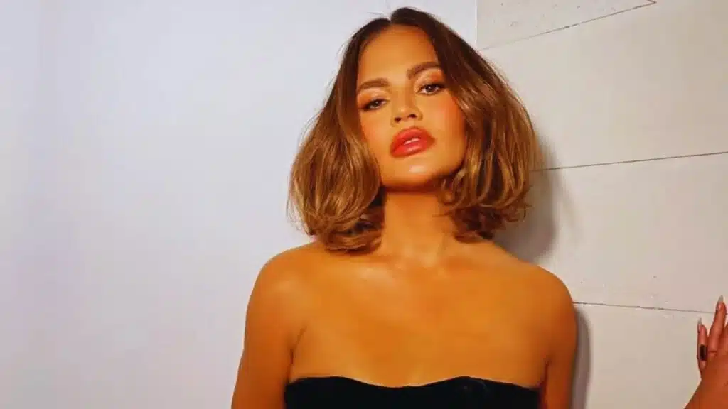 How tall is Chrissy Teigen